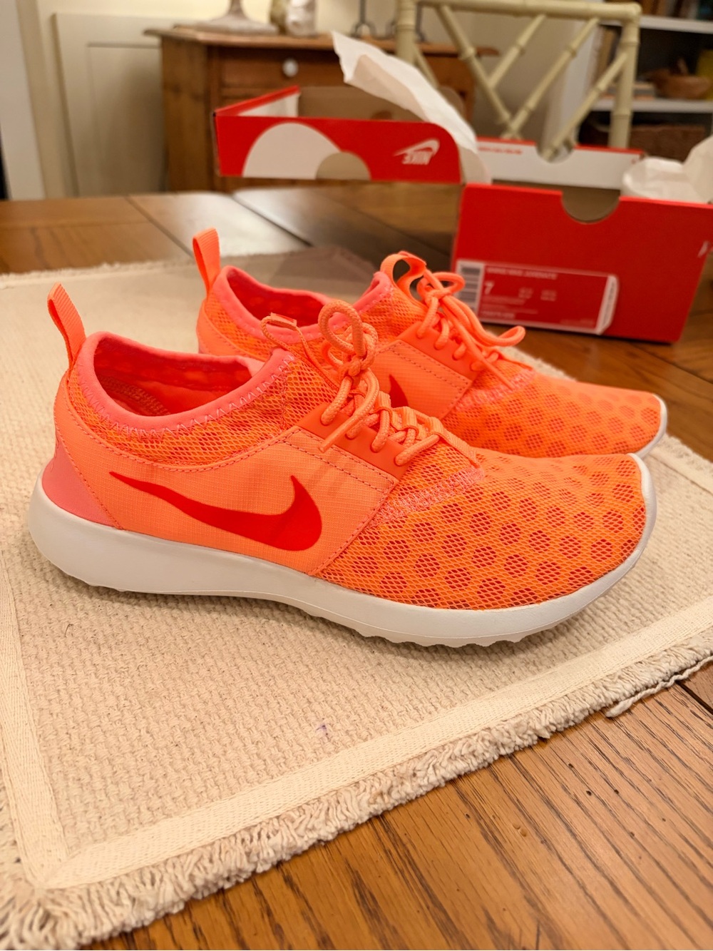NIKE JUVENATE WOMEN’S ORANGE SIZE 7 NEW IN BOX